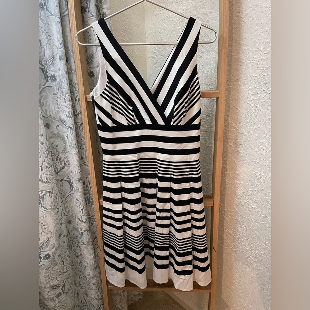 WHBM Black & White Striped Sleeveless Dress sz 6